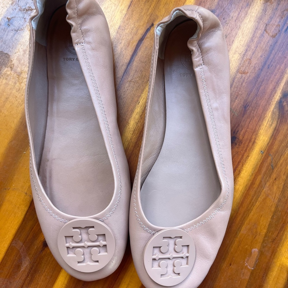 Tory Burch Minnie Travel Flats. Sz 9.5 nude